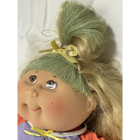 Jakks Pacific Play Along 2004 Cabbage Patch Kids Doll PA-02 Blonde Hair Red Sign - Picture 3 of 11